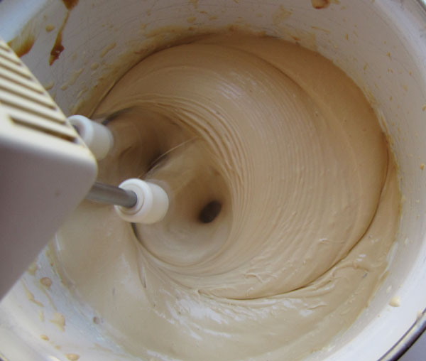 Как приготовить крем из сгущенного молока для торта