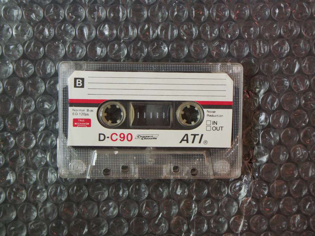 Как кассеты аудио и старые видеокассеты превращаются в поделки?