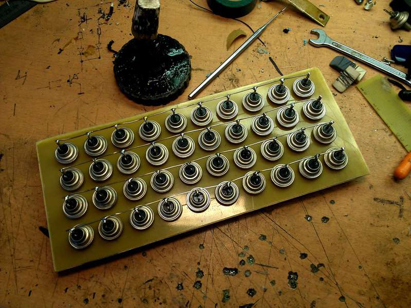  Отсуствие чувства юмора и неумение шутить. Непонимание.