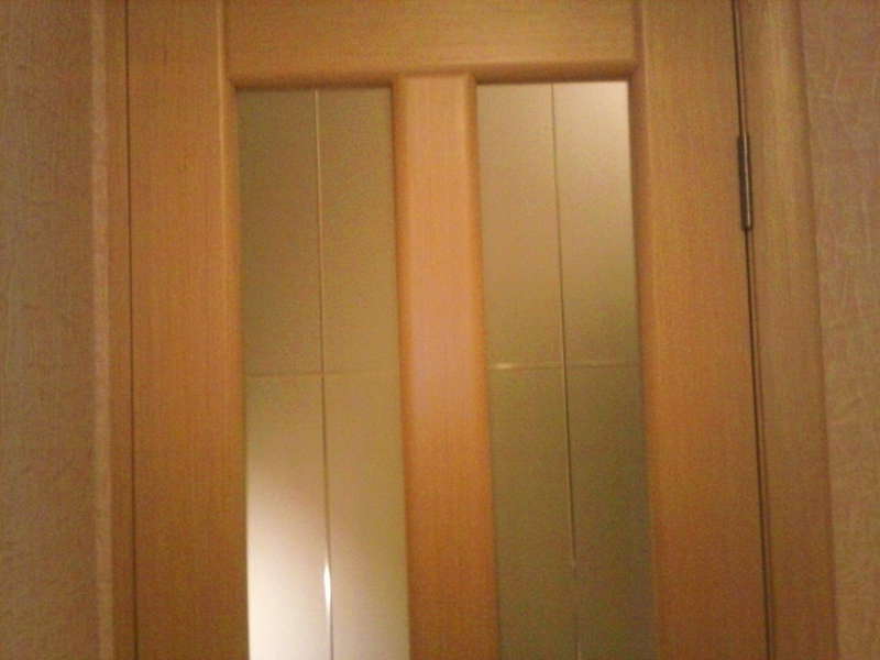 Дверь впритык к стене