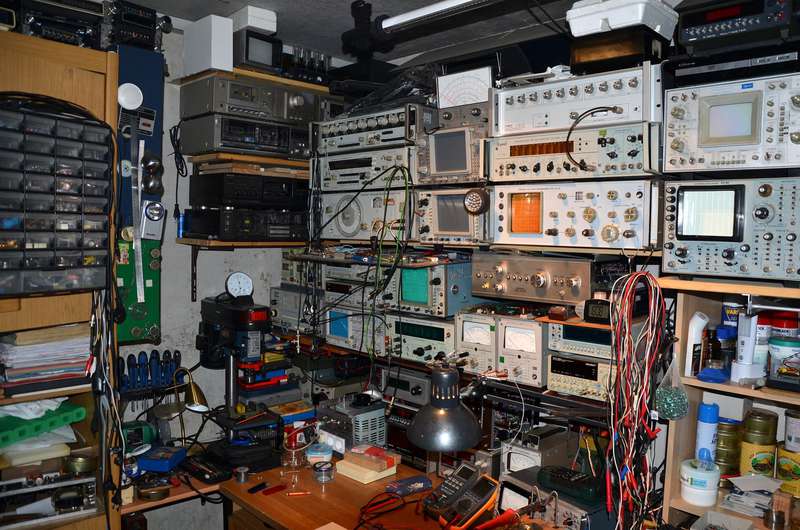  Какое у вас рабочее место? (для ремонта аппаратуры и т.п.)