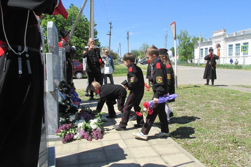 женщины пытаются погода в краснодарском крае павловском районе станицы незамаевской магазин