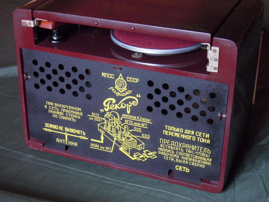 ВТОРАЯ ЖИЗНЬ СТАРОГО РАДИО - Обновляю радиолу Рекорд