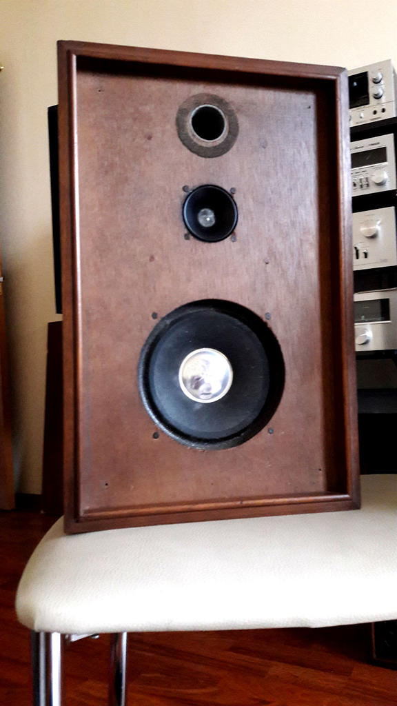  Полочная акустика Sansui SP-30 (1968-71).