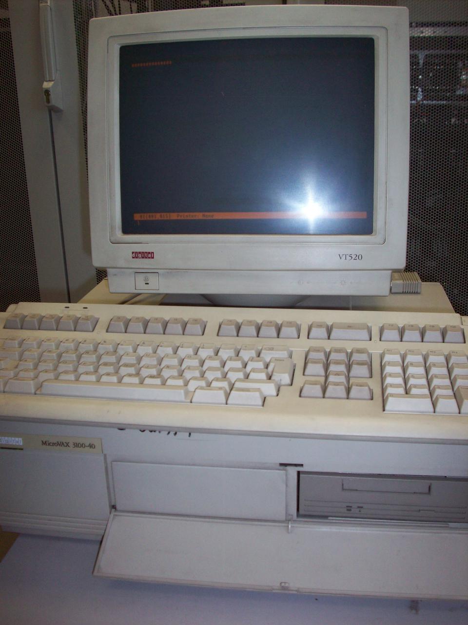 MicroVAX 3100-40