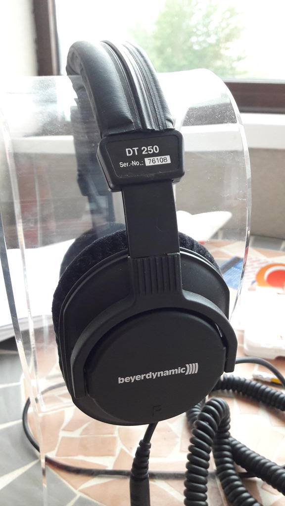  А кто какие наушники использует?