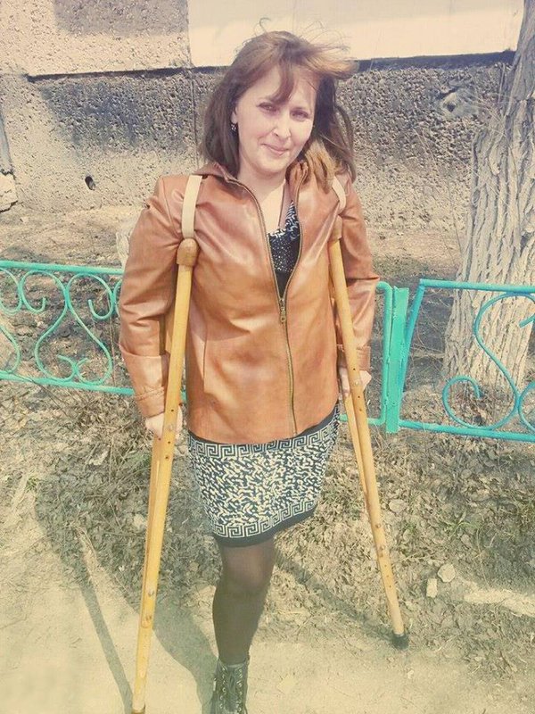 Девушки на костылях Amputee woman on crutches