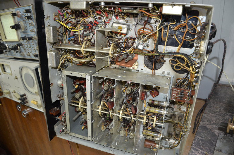  Радиоприемник фирмы RCA AR-88 -F