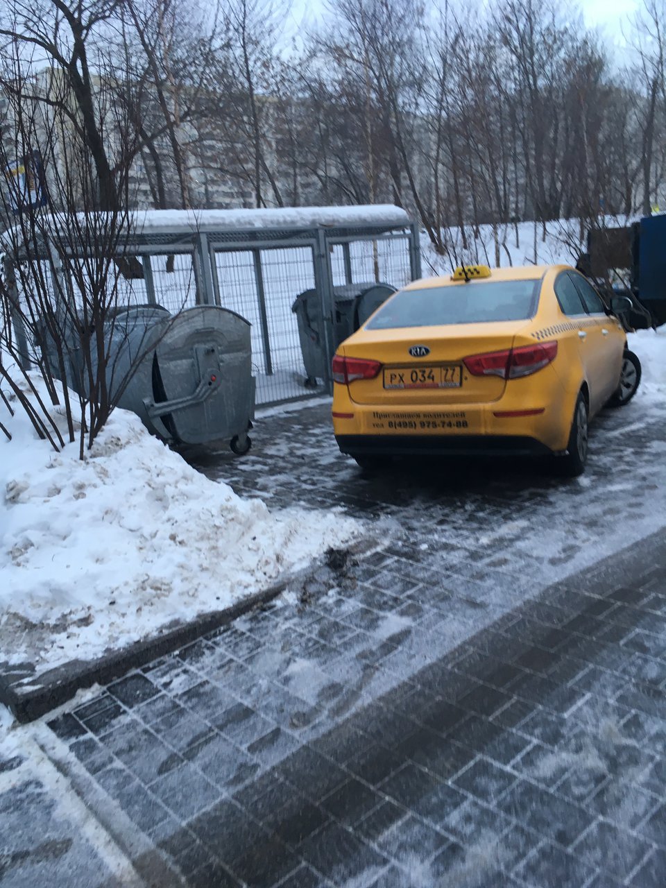 Въезд, парковка и движение транспорта