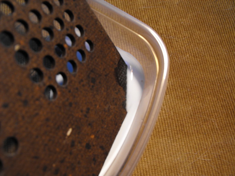  Чем лучше склеить эту крышку?