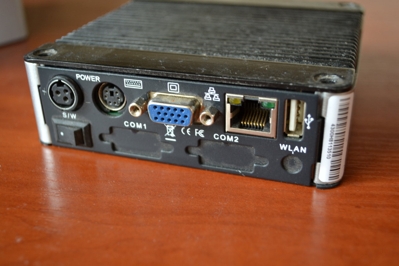  e-Box4300 безвентиляторный миникомпьютер