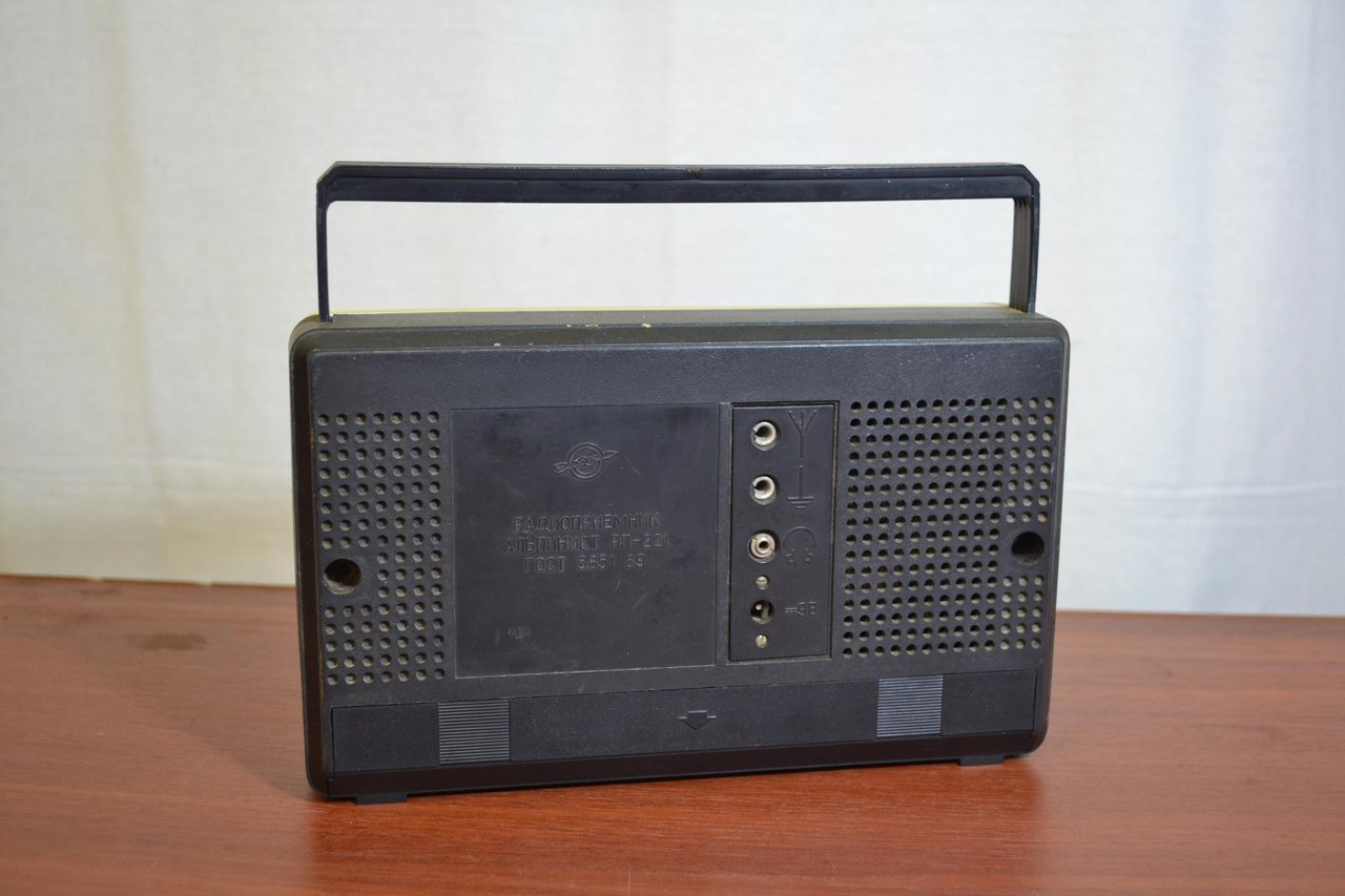  Часы на огромных LED матрицах! Новые!