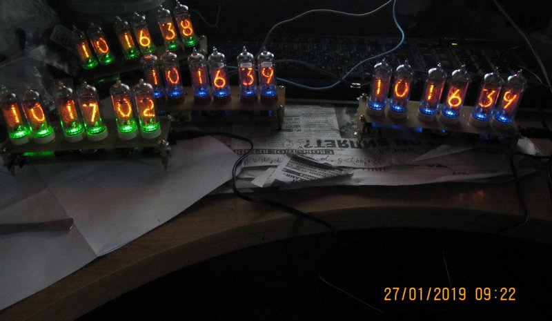 часы на лампах