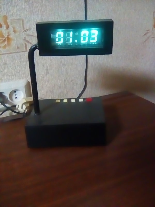 часы на лампах