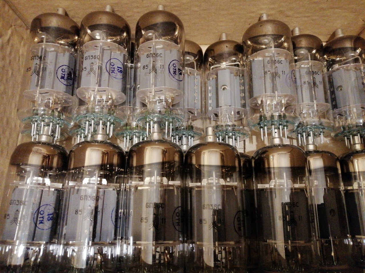 Продам радиолампы, советские и импортные, панельки...