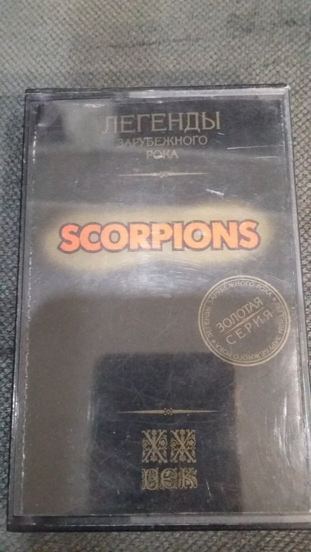  Студийные аудиокассеты с записями.