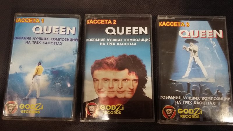  Студийные аудиокассеты с записями.