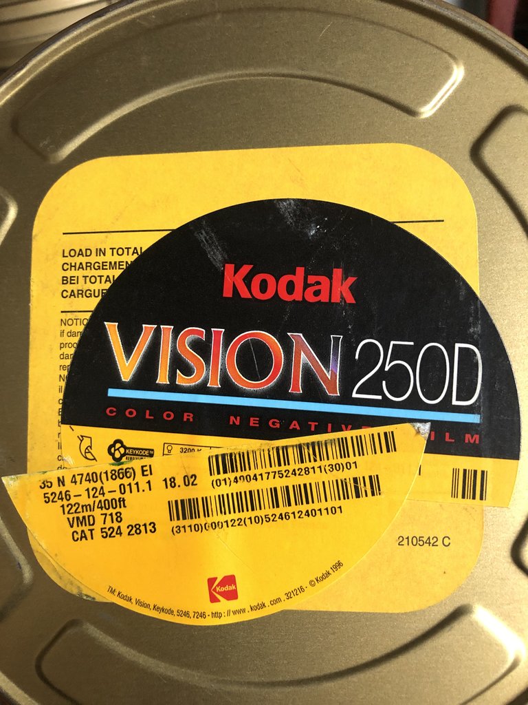  Киноплёнка Kodak Vision отснятая в алюминиевых боксах