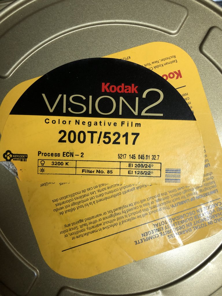  Киноплёнка Kodak Vision отснятая в алюминиевых боксах