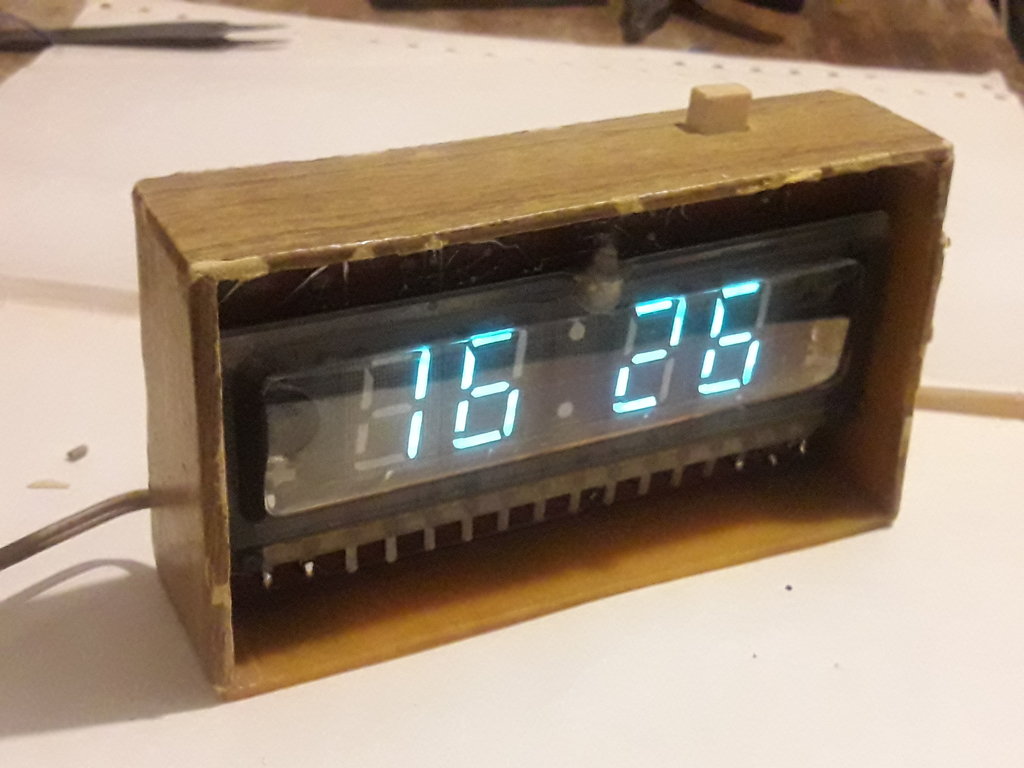 Самодельные часы,разные