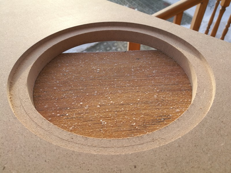 Опять дыра для динамика