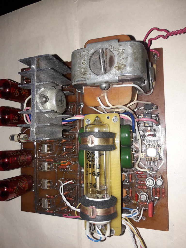 Самодельные часы,разные