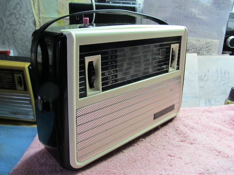 Простой чувствительный укв тюнер в ламповые старички.