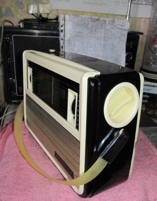 Простой чувствительный укв тюнер в ламповые старички.