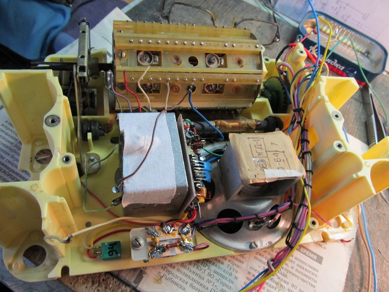 Простой чувствительный укв тюнер в ламповые старички.