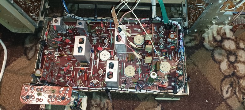 Почему некоторые записи на VHS в SECAM на Рубине 714 воспроизводится в Ч/Б ?