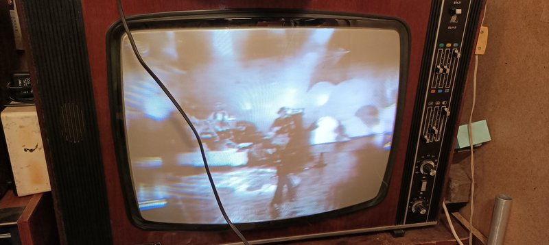 Почему некоторые записи на VHS в SECAM на Рубине 714 воспроизводится в Ч/Б ?