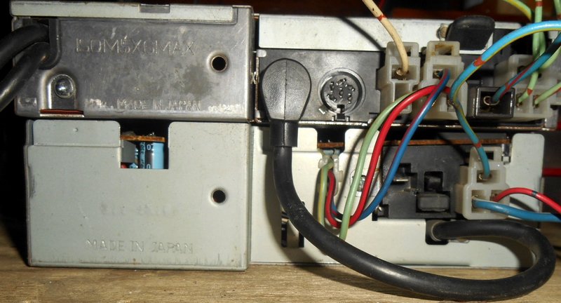 Винтажное автомобильное стерео.