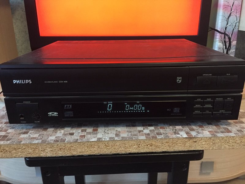  Philips CD Video Player CDV 496 куплю.