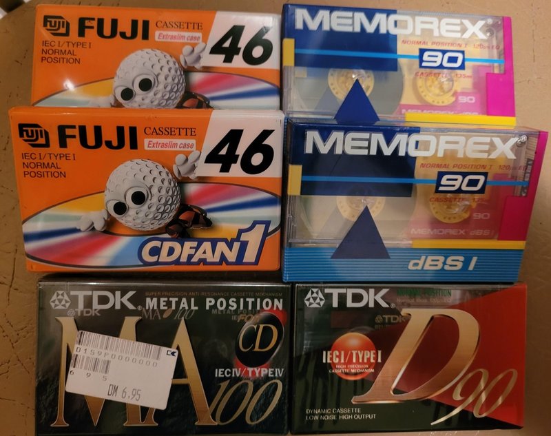  Кассеты новые (запечатанные) AGFA, Fuji, Maxell