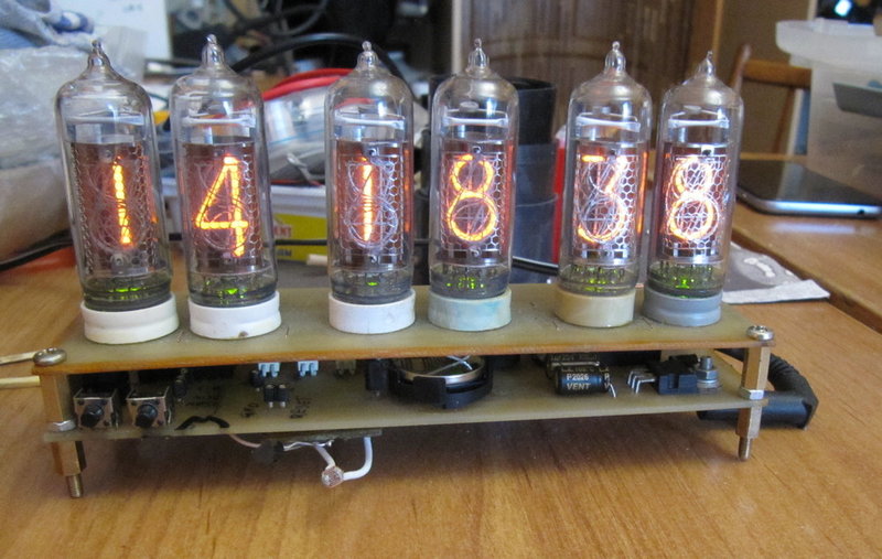 часы на лампах