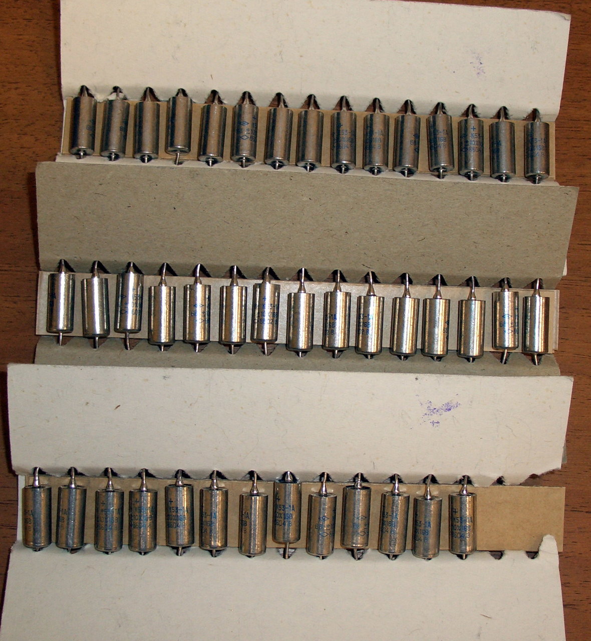 К53-1  33 мкФ 30в  +_10%  87г