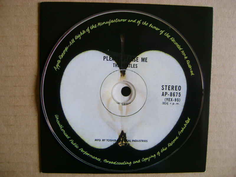 Фирменные CD-диски.