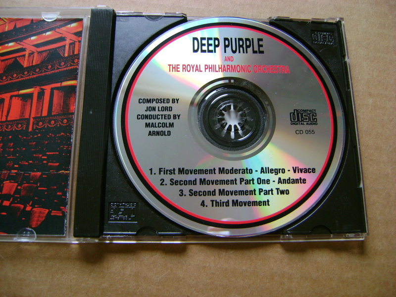 Фирменные CD-диски.