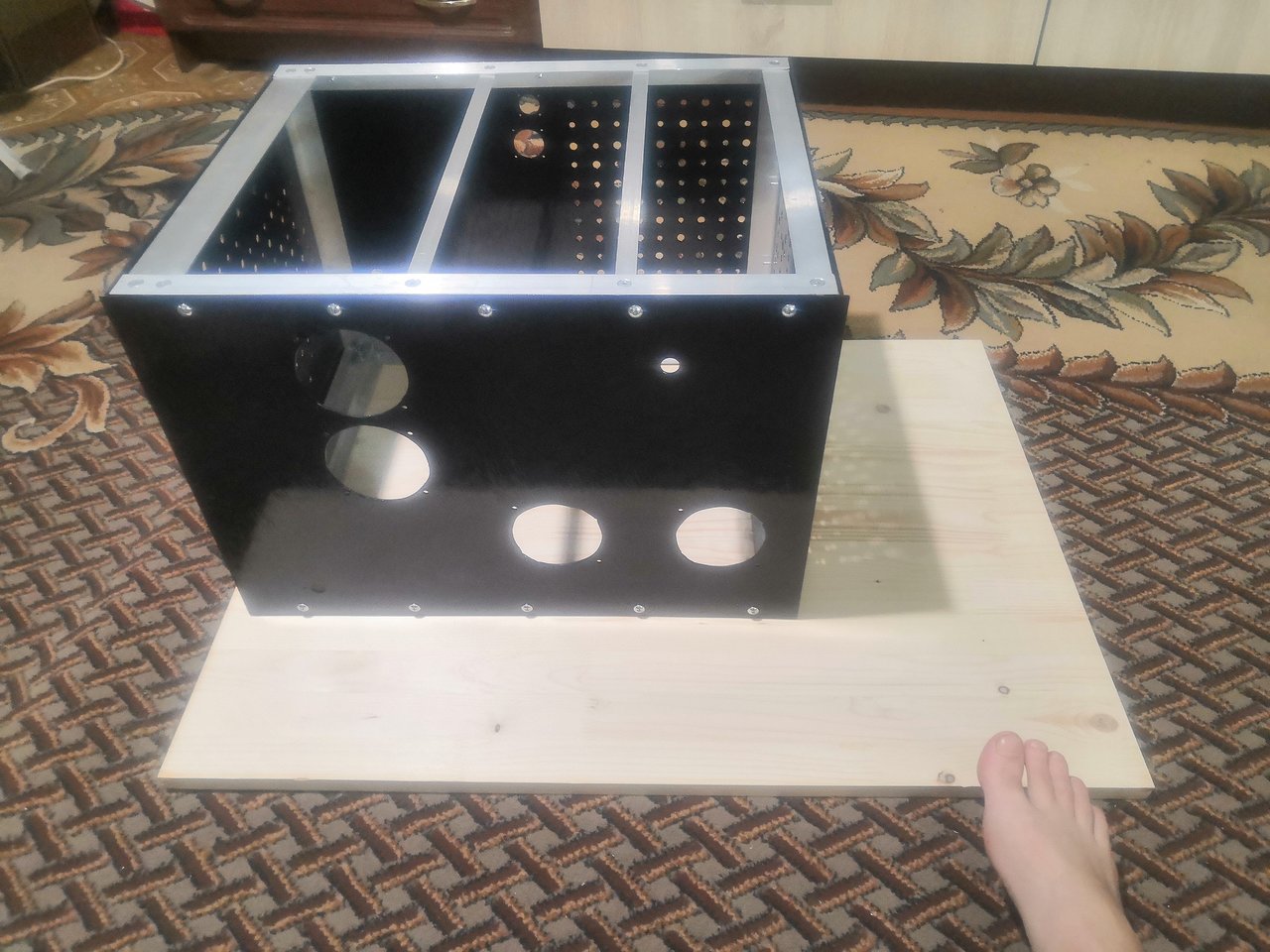 ШАССИ к нашим усилителям,корректорам.