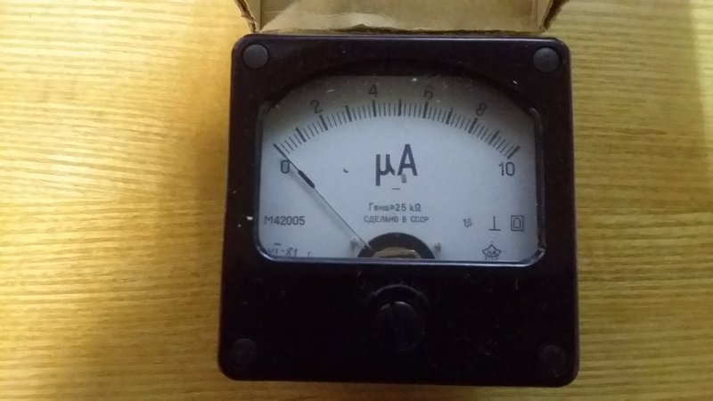 Стрелочные индикаторные приборы.