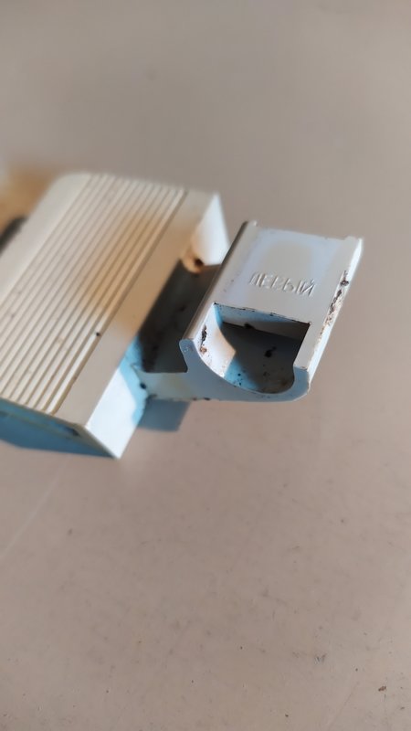 Куплю петли крышки для проигрывателя Вега-110