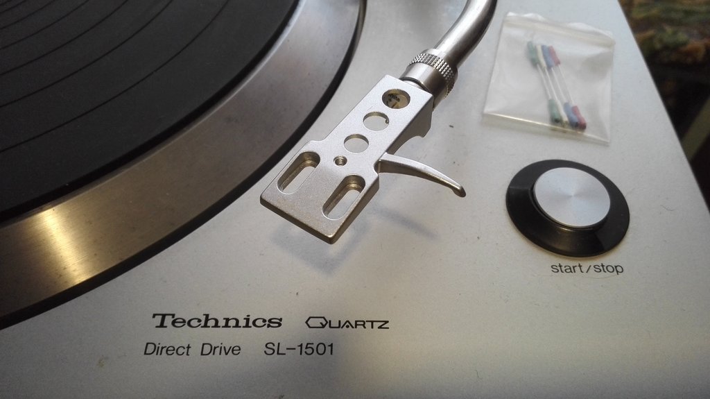  Проигрыватель винила Technics SL-1500