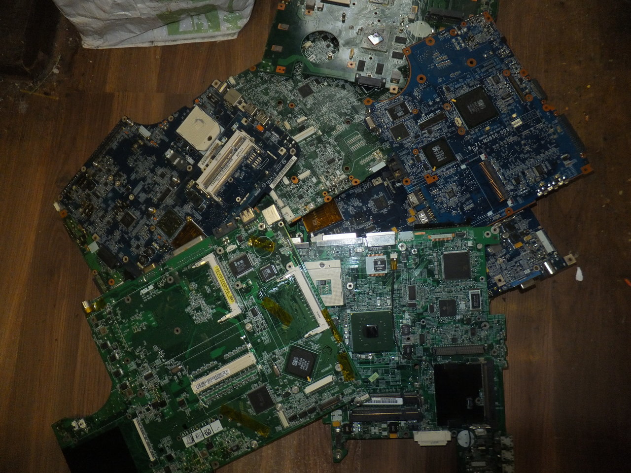  Лом плат - кто куда ?