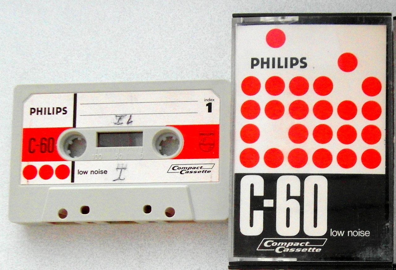  День рождения компакт-кассеты, 62 года..