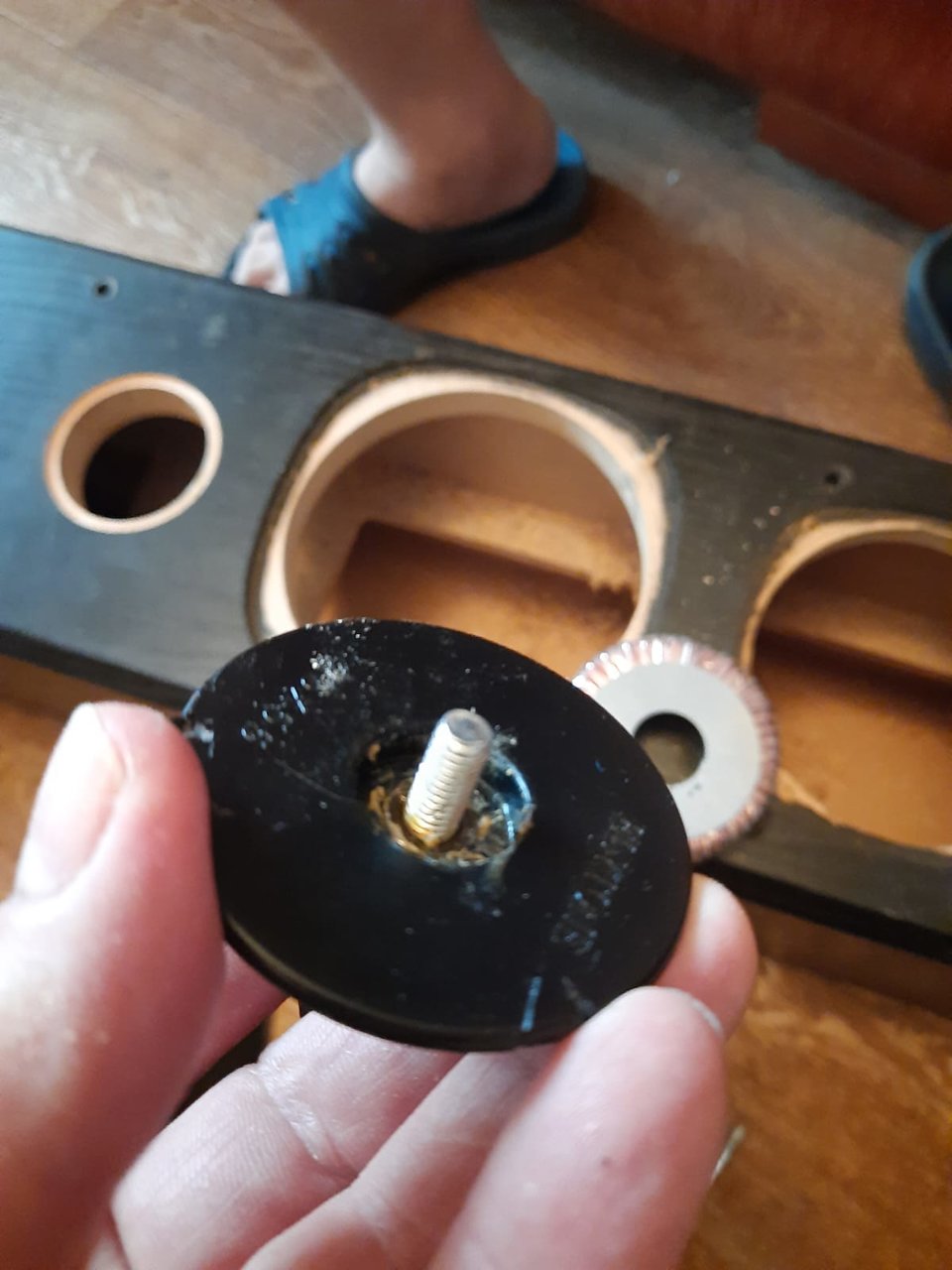  Нужна помощь в Москве выкупить динамики и отправить