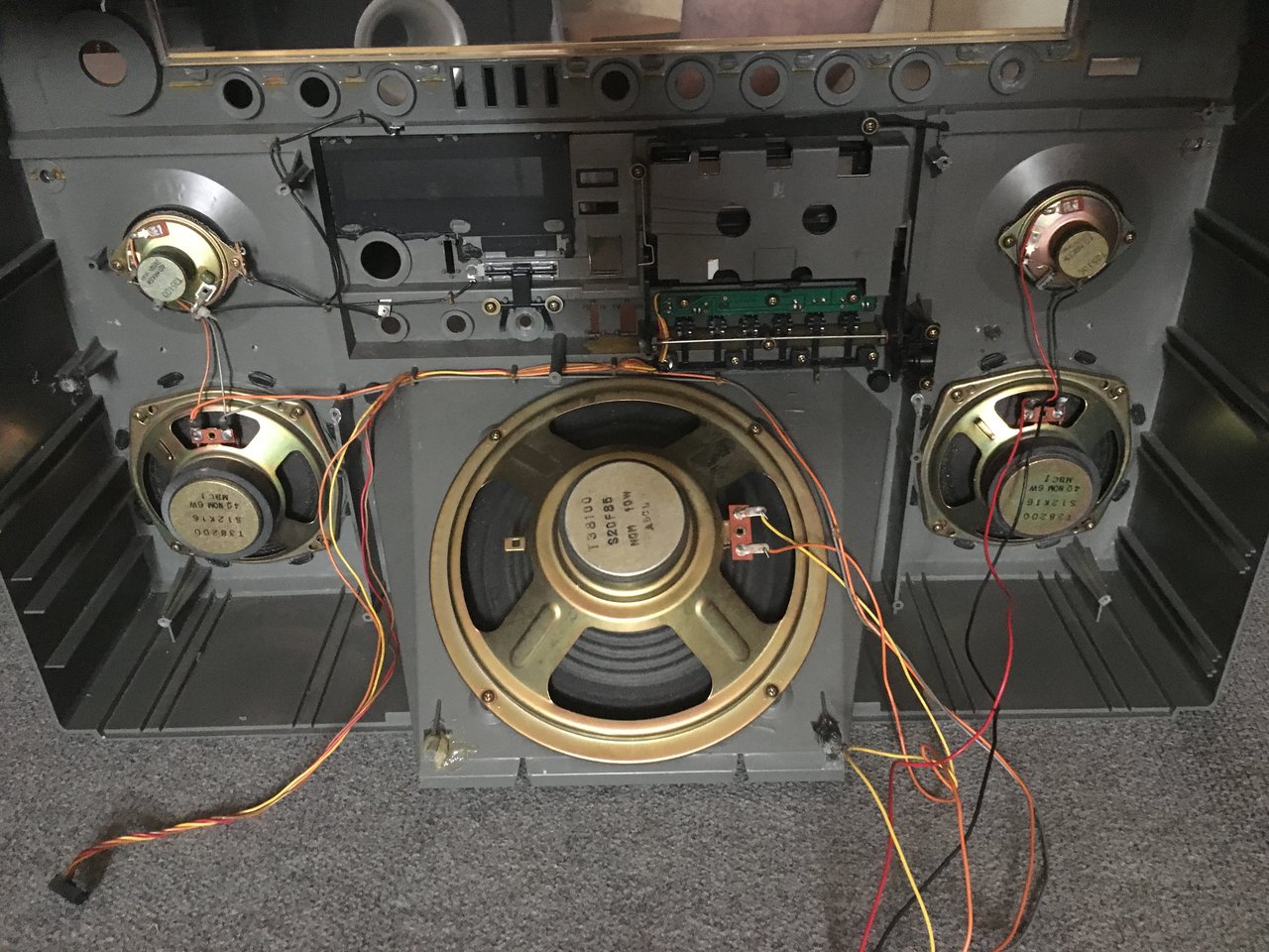  Магнитола SONY с сабфуфером.