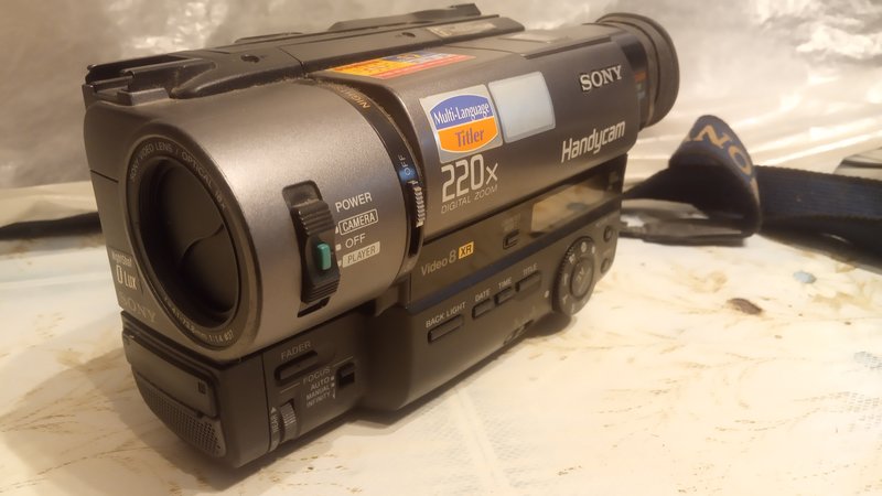  Продам видеокамеру Sony CCD TR 512 E