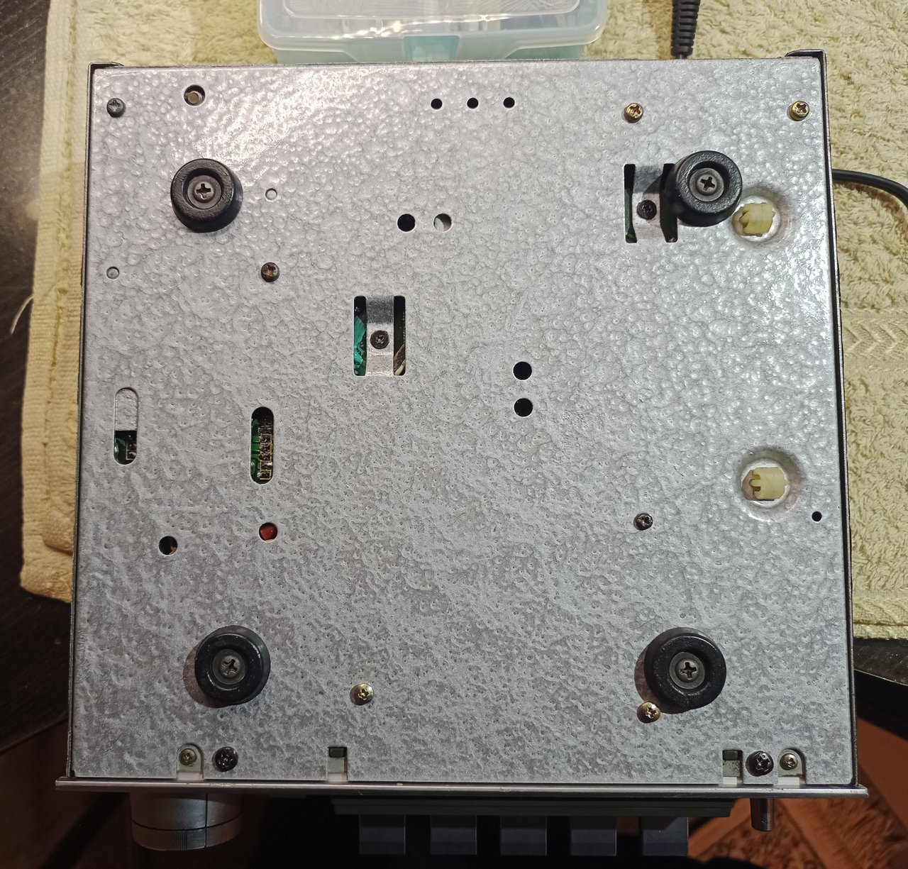  Окраска корпуса молотковой краской.