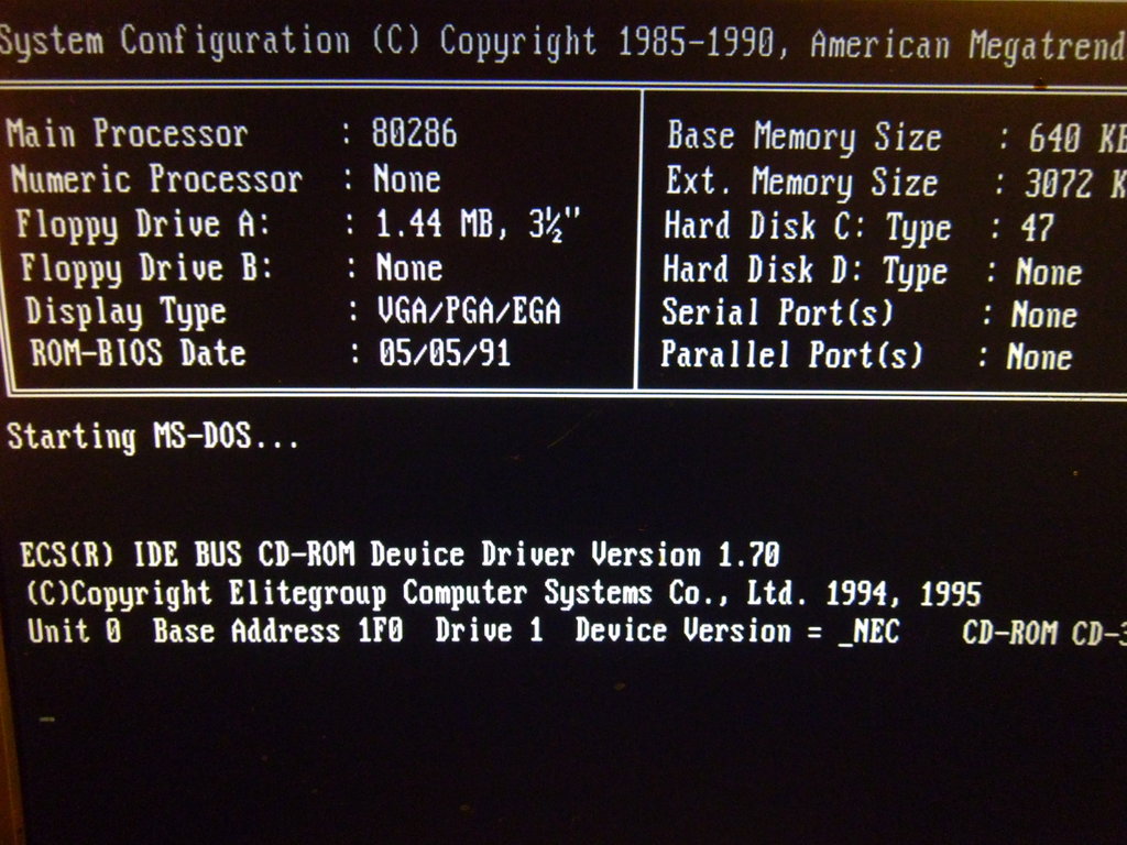  Компьютер в оригинальном корпусе.
