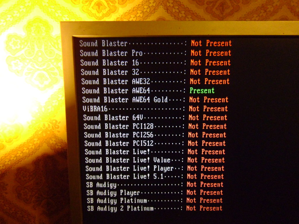  Компьютер в оригинальном корпусе.